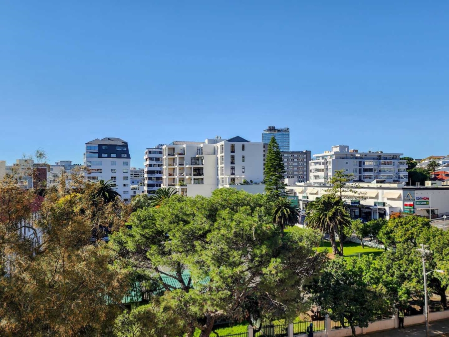 3 Bedroom Property for Sale in Sea Point Western Cape